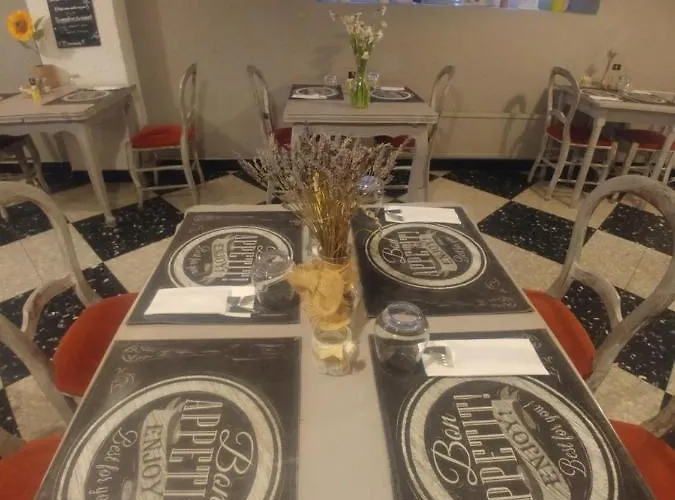 里格贝勒酒店 2* Céreste