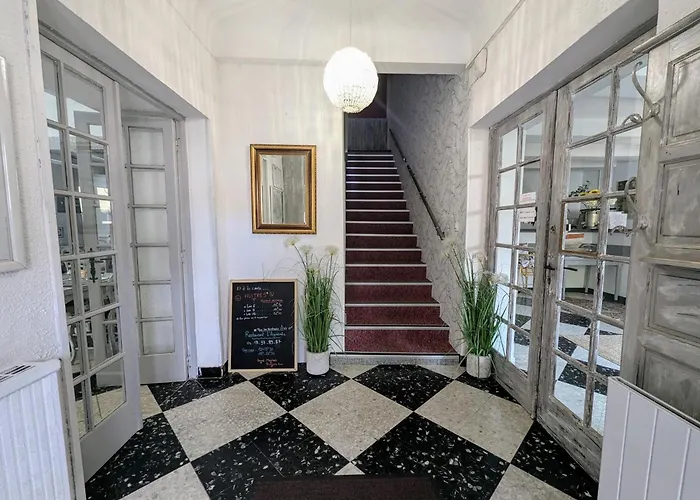 里格贝勒酒店 2* Céreste