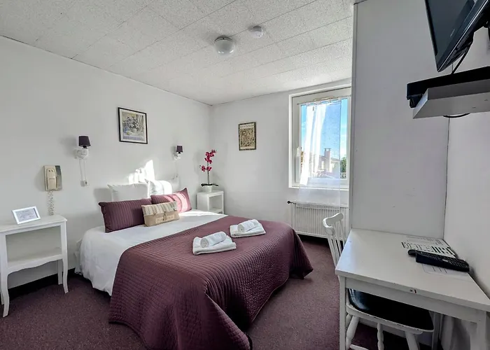 里格贝勒酒店 2* Céreste